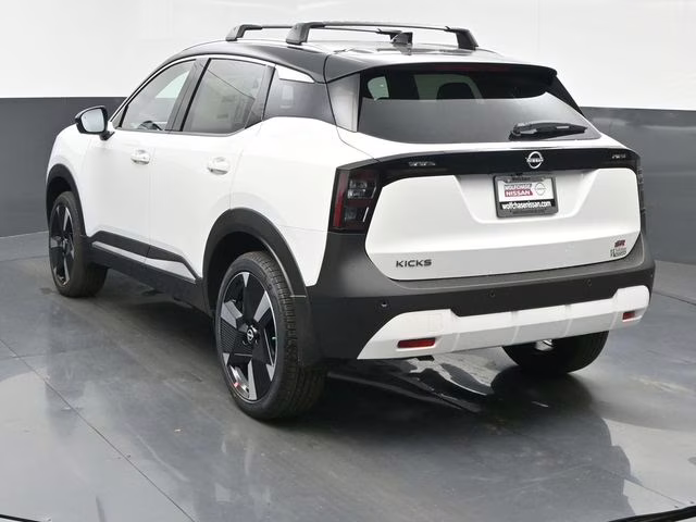 2026 Aspen White/Super Black Nissan Kicks SR FWD SUV