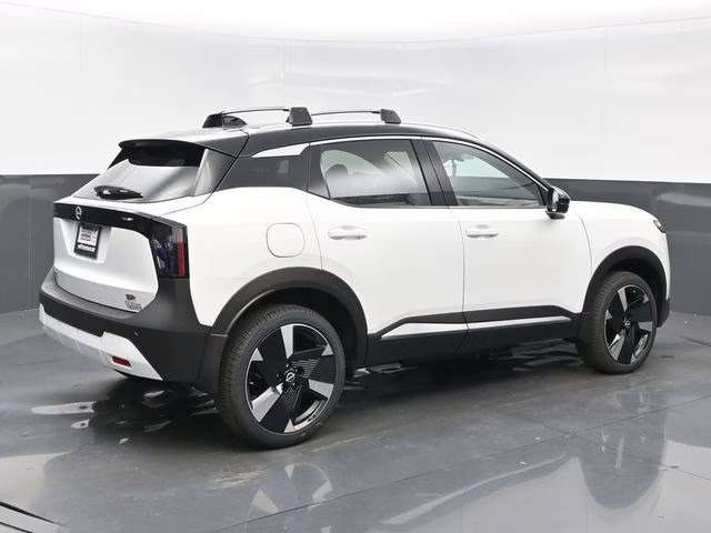 2026 Aspen White/Super Black Nissan Kicks SR FWD SUV
