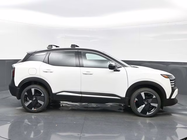 2026 Aspen White/Super Black Nissan Kicks SR FWD SUV