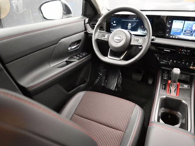 2026 Aspen White Tricoat Nissan Kicks SR FWD SUV