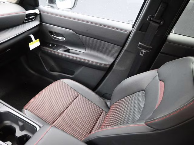 2026 Aspen White Tricoat Nissan Kicks SR FWD SUV