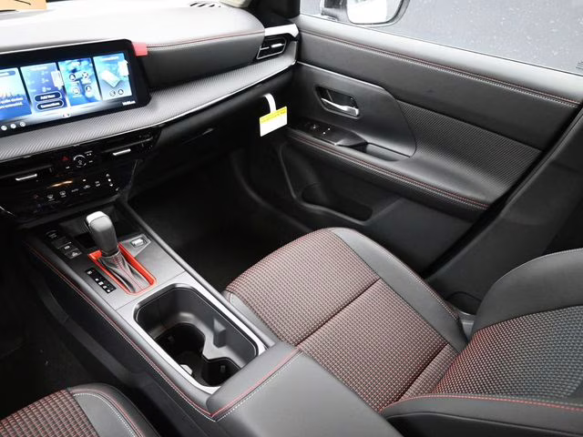 2026 Aspen White Tricoat Nissan Kicks SR FWD SUV