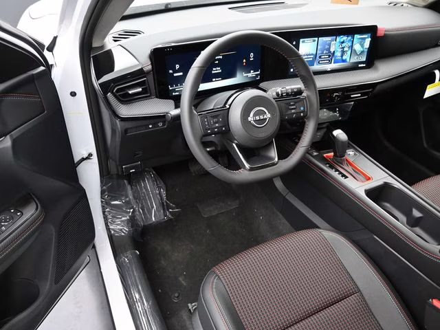 2026 Aspen White Tricoat Nissan Kicks SR FWD SUV