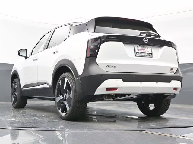 2026 Aspen White Tricoat Nissan Kicks SR FWD SUV