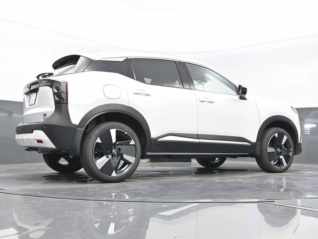 2026 Aspen White Tricoat Nissan Kicks SR FWD SUV
