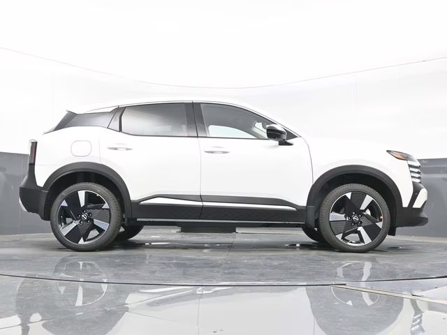 2026 Aspen White Tricoat Nissan Kicks SR FWD SUV