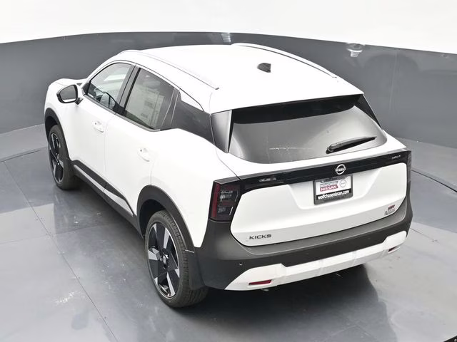 2026 Aspen White Tricoat Nissan Kicks SR FWD SUV