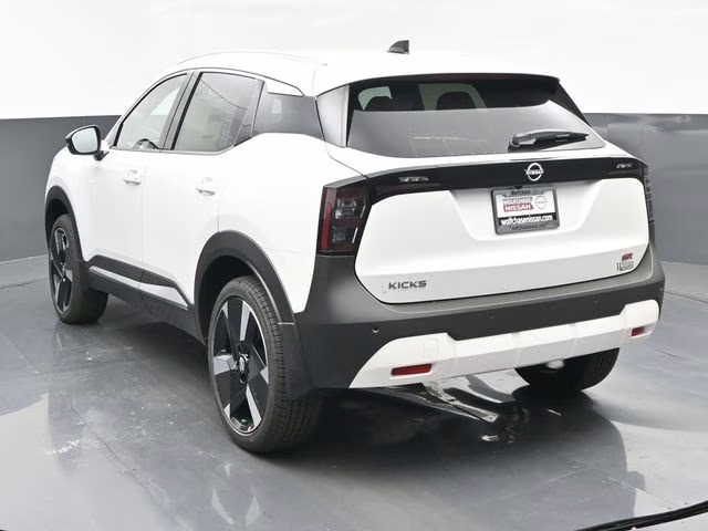 2026 Aspen White Tricoat Nissan Kicks SR FWD SUV