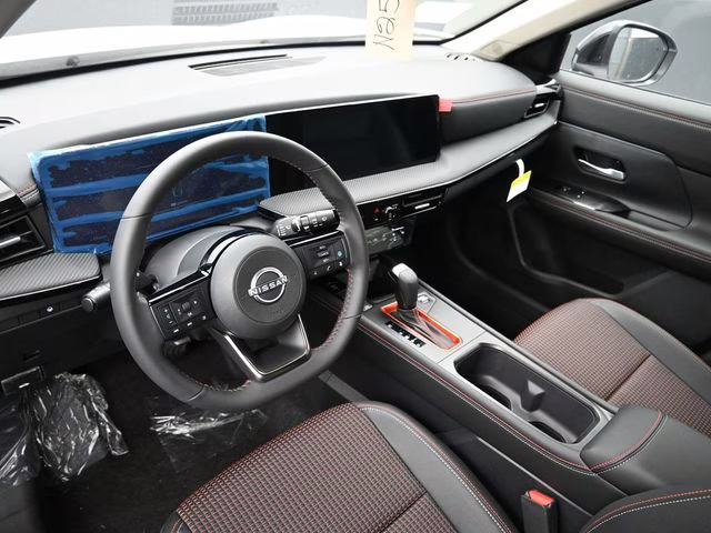 2026 Aspen White/Super Black Nissan Kicks SR AWD SUV