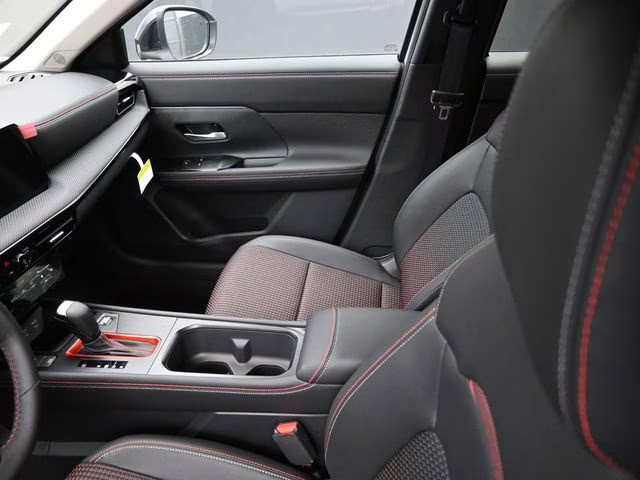 2026 Aspen White/Super Black Nissan Kicks SR AWD SUV