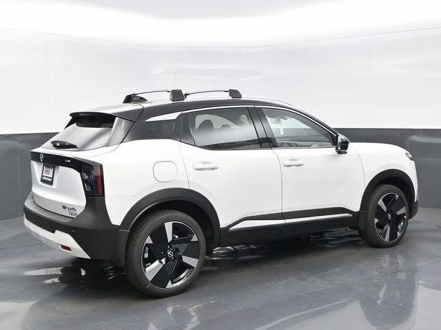 2026 Aspen White/Super Black Nissan Kicks SR AWD SUV