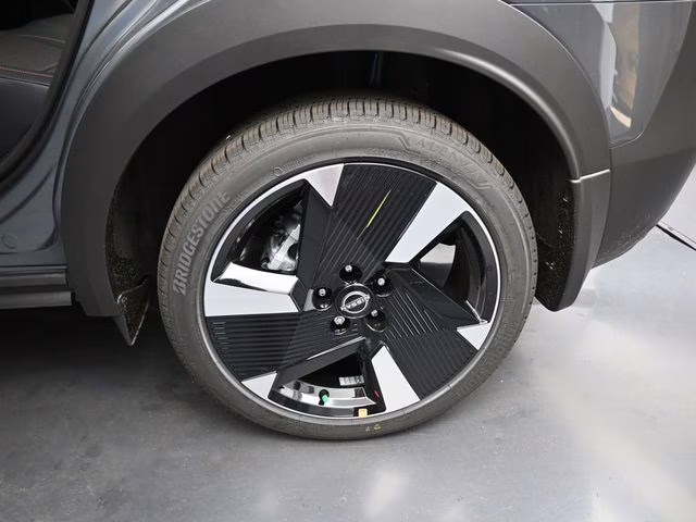 2026 Gun Metallic/Super Black Nissan Kicks SR AWD SUV
