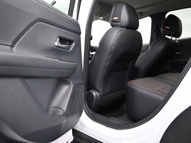 2026 Aspen White/Super Black Nissan Kicks SR FWD SUV