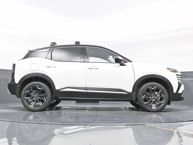 2026 Aspen White/Super Black Nissan Kicks SR FWD SUV