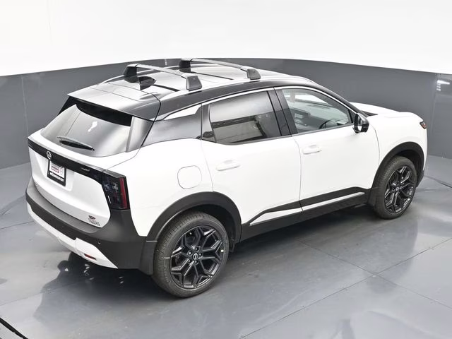 2026 Aspen White/Super Black Nissan Kicks SR FWD SUV