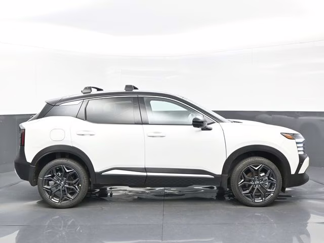 2026 Aspen White/Super Black Nissan Kicks SR FWD SUV