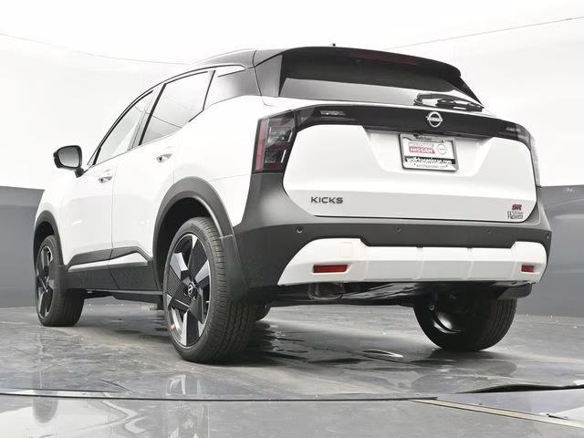2026 Aspen White/Super Black Nissan Kicks SR FWD SUV