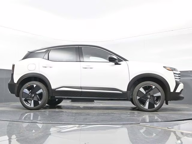 2026 Aspen White/Super Black Nissan Kicks SR FWD SUV