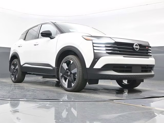2026 Aspen White/Super Black Nissan Kicks SR FWD SUV