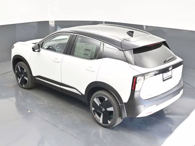 2026 Aspen White/Super Black Nissan Kicks SR FWD SUV