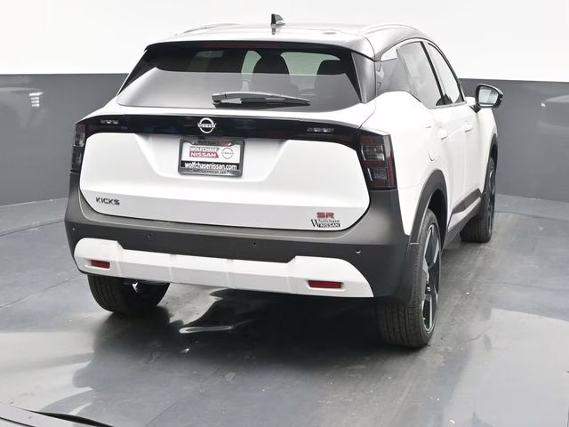 2026 Aspen White/Super Black Nissan Kicks SR FWD SUV