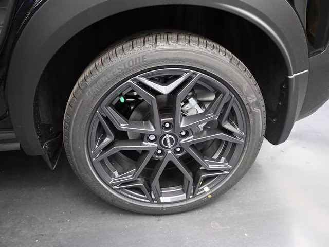 2026 Super Black Nissan Kicks SR FWD SUV