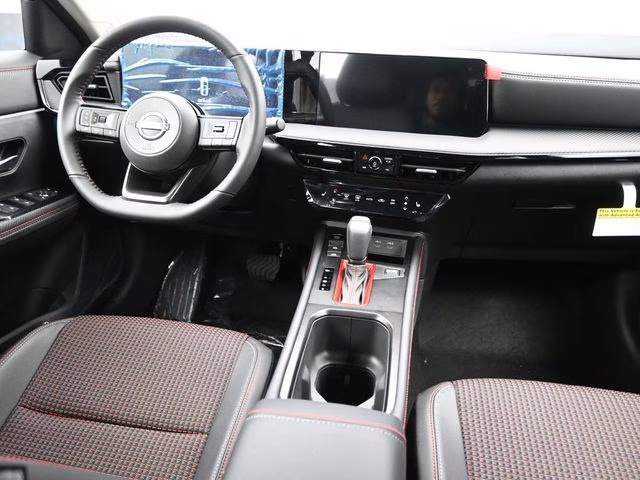2026 Aspen White/Super Black Nissan Kicks SR FWD SUV