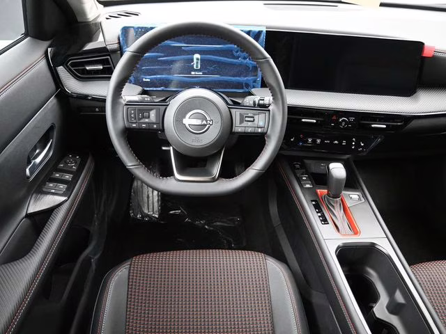 2026 Aspen White/Super Black Nissan Kicks SR FWD SUV