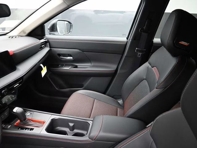 2026 Aspen White/Super Black Nissan Kicks SR FWD SUV