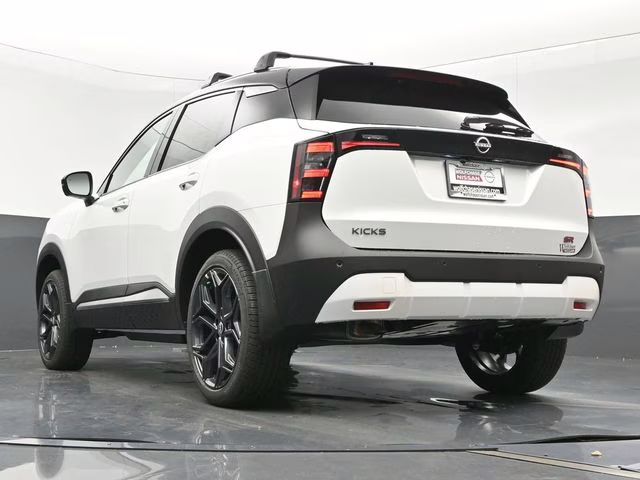 2026 Aspen White/Super Black Nissan Kicks SR FWD SUV