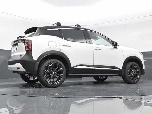 2026 Aspen White/Super Black Nissan Kicks SR FWD SUV