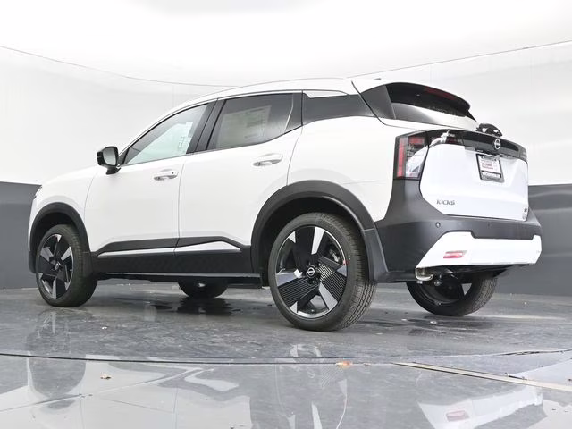 2026 Aspen White Tricoat Nissan Kicks SR FWD SUV