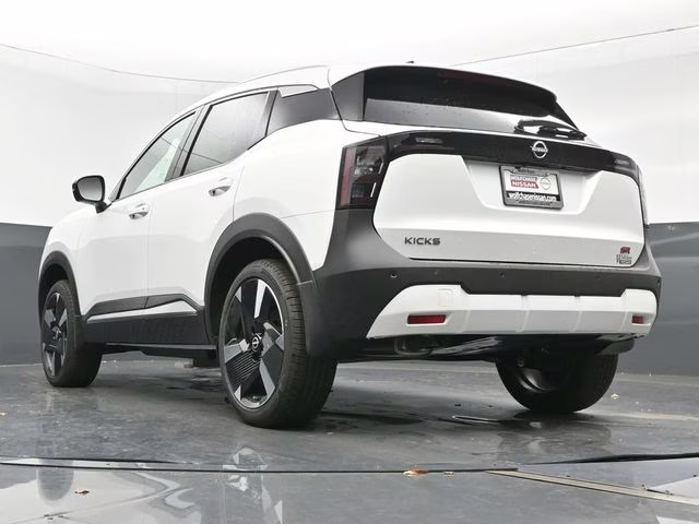 2026 Aspen White Tricoat Nissan Kicks SR FWD SUV