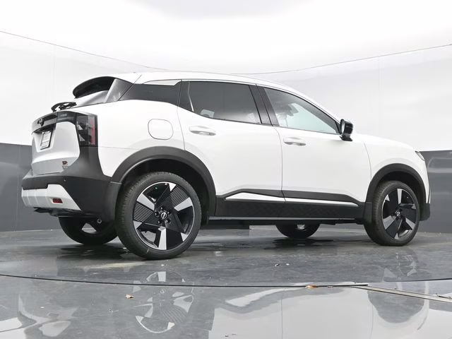 2026 Aspen White Tricoat Nissan Kicks SR FWD SUV
