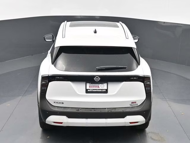 2026 Aspen White Tricoat Nissan Kicks SR FWD SUV