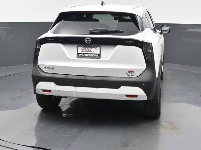 2026 Aspen White Tricoat Nissan Kicks SR FWD SUV
