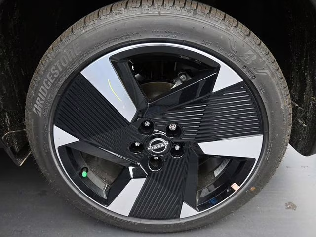 2026 Gun Metallic/Super Black Nissan Kicks SR FWD SUV