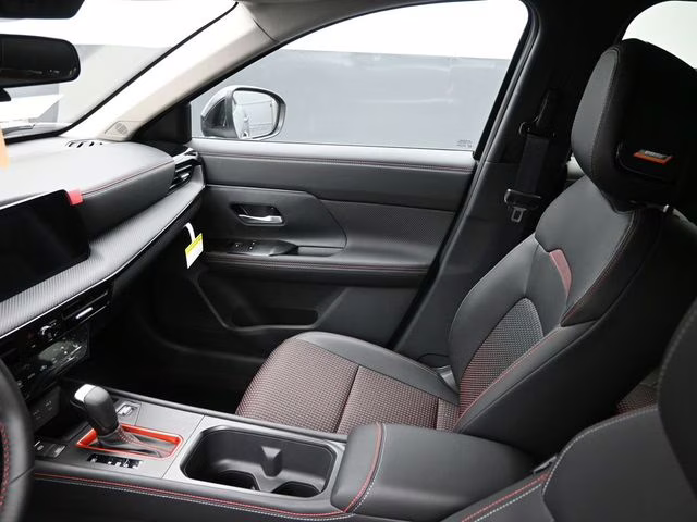 2026 Gun Metallic/Super Black Nissan Kicks SR FWD SUV