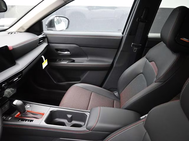 2026 Aspen White/Super Black Nissan Kicks SR AWD SUV