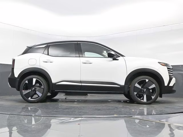 2026 Aspen White/Super Black Nissan Kicks SR AWD SUV