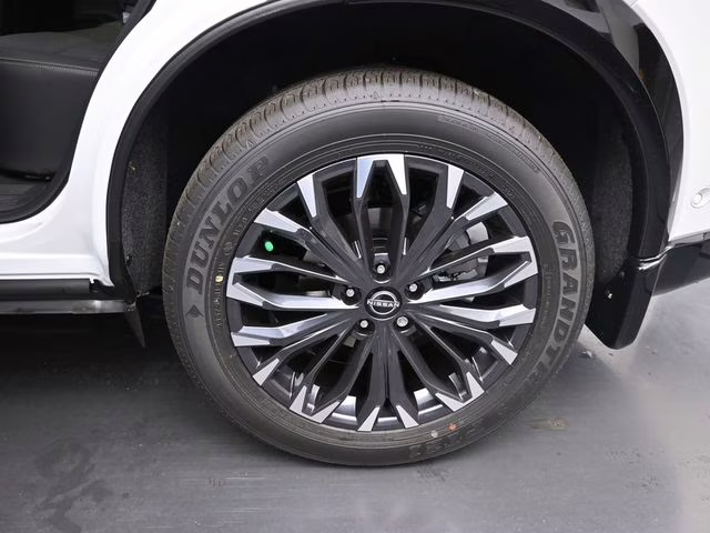 2026 Everest White Pearl Tricoat Nissan Rogue Platinum AWD SUV