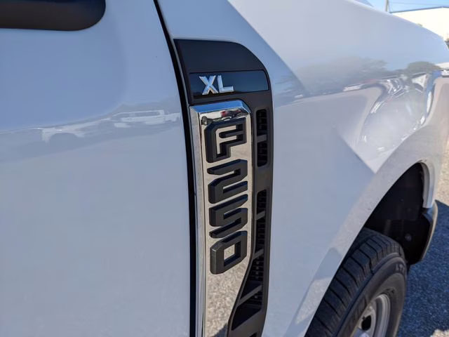 2026 Oxford White Ford Super Duty F-250 SRW XL 4X4 Truck