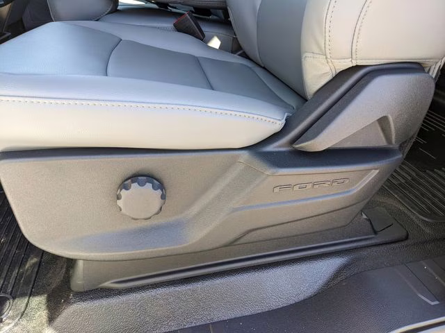 2026 Oxford White Ford Super Duty F-250 SRW XL 4X4 Truck