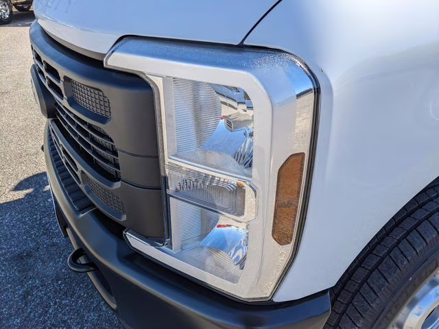 2026 Oxford White Ford Super Duty F-250 SRW XL 4X4 Truck