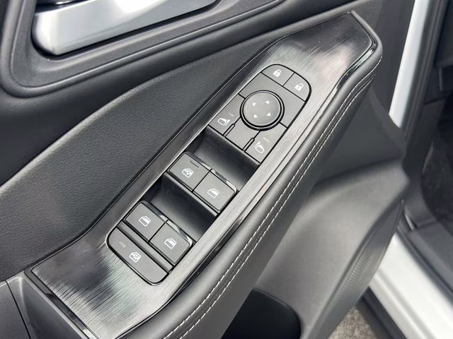 2026 Everest White Pearl Tricoat Nissan Rogue SV FWD SUV