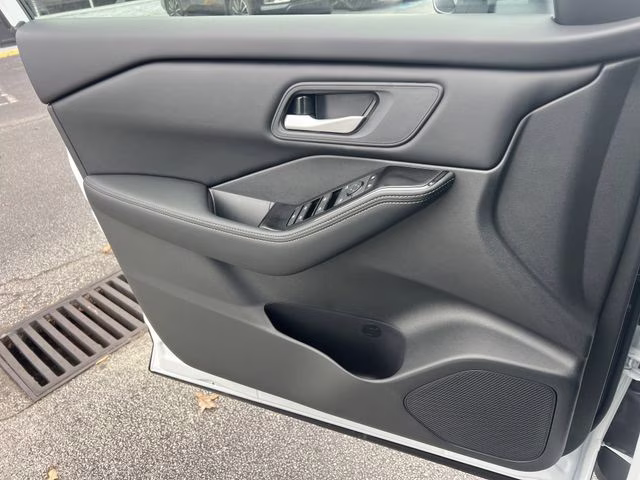 2026 Everest White Pearl Tricoat Nissan Rogue SV FWD SUV