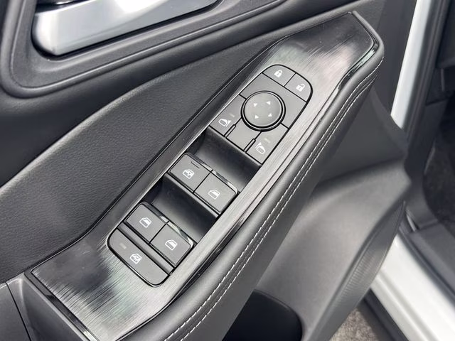 2026 Everest White Pearl Tricoat Nissan Rogue SV FWD SUV