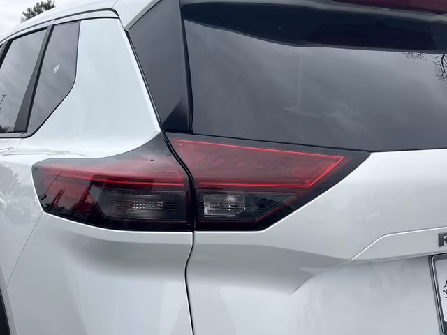 2026 Everest White Pearl Tricoat Nissan Rogue SV FWD SUV