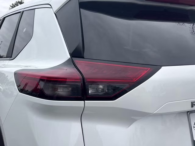 2026 Everest White Pearl Tricoat Nissan Rogue SV FWD SUV