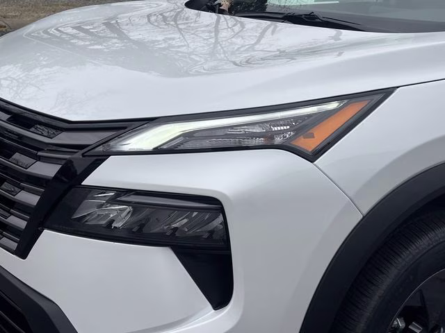 2026 Everest White Pearl Tricoat Nissan Rogue SV FWD SUV